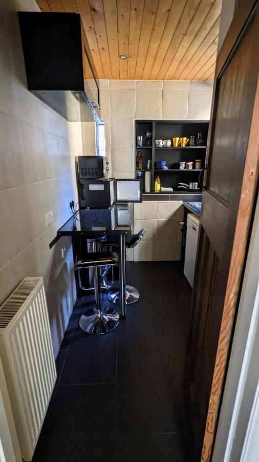 Апартаменты Quiet Comfortable Patcham Studio Free Parking Hallway Shared With Host Брайтонн Экстерьер фото